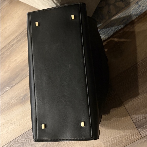 Sophisticated Black Leather Satchel - Picture 4 of 4